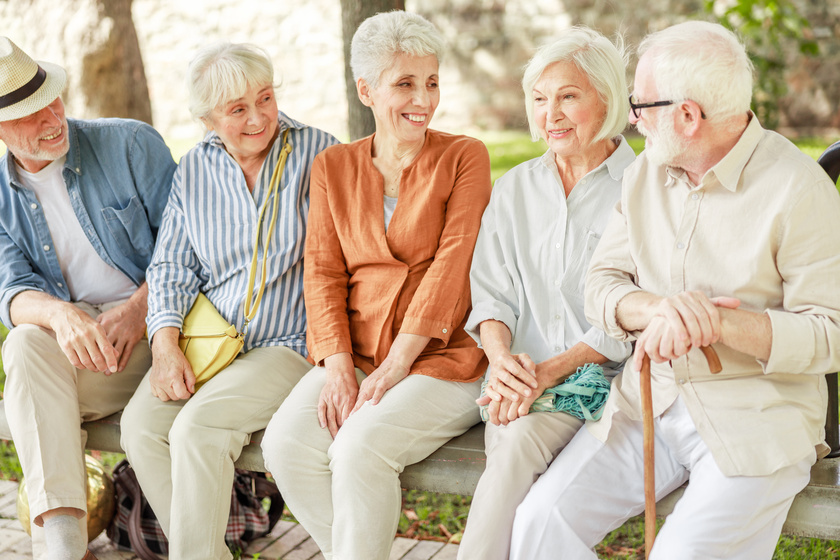 4 Ways You Can Meet New Friends In Senior Living | SummerHouse Senior ...